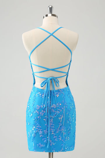 Vestido de fiesta corto azul cielo brillante con cordones en la espalda